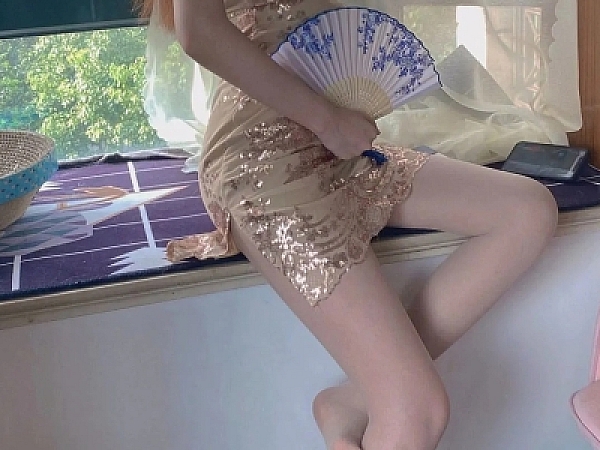 提袜少女 – 朋友圈收费系列套图&视频